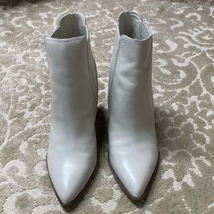 White Marc Fisher ankle boots (like new) size 7